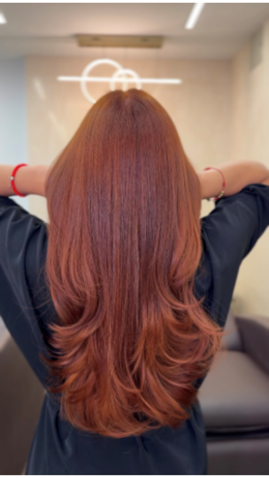 Resultado de color cobrizo con brillo y movimiento